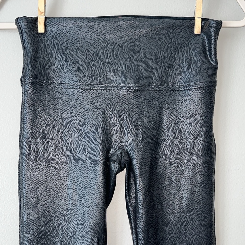 Spanx Faux Leather Pebbled High Waist Leggings / SZ M - Picture 3 of 8